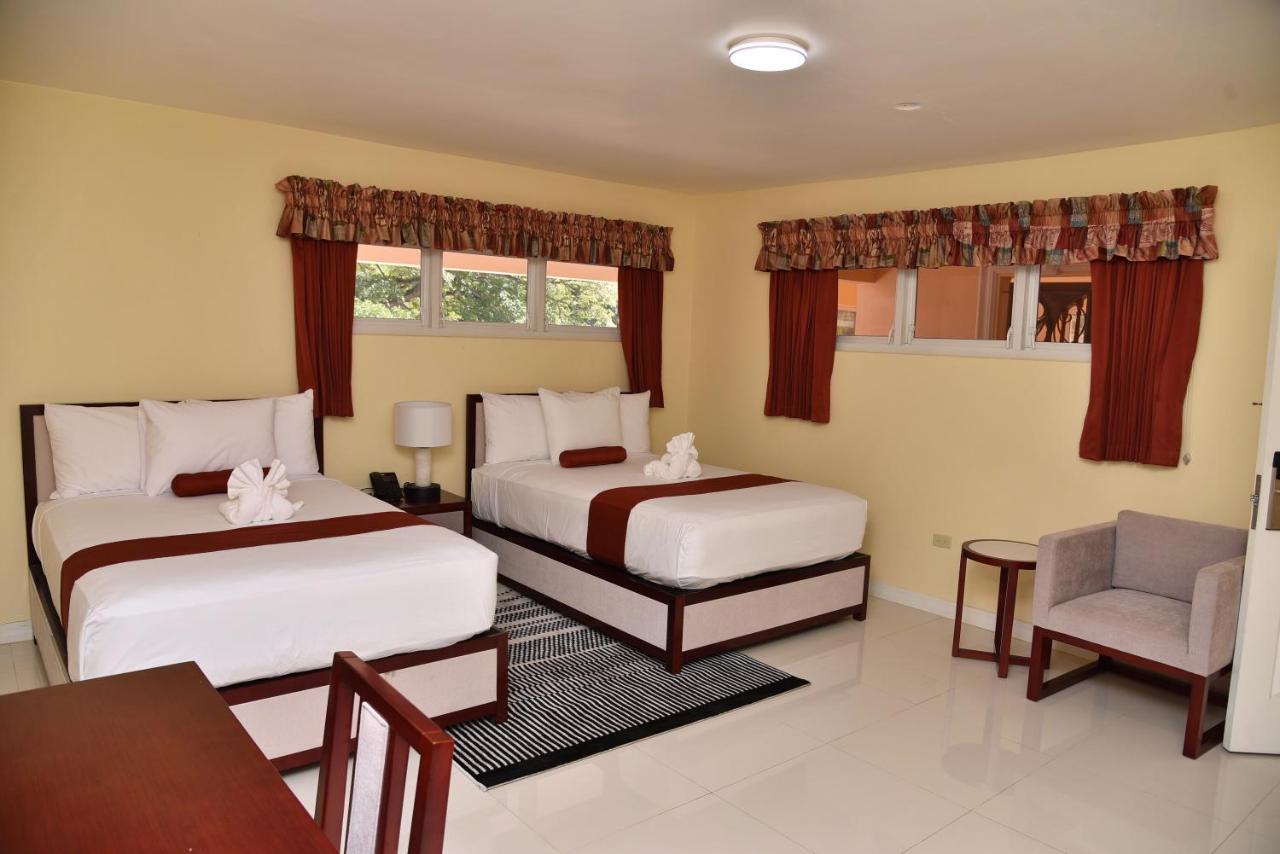 Hotel Grand A View Teluk Montego Bagian luar foto